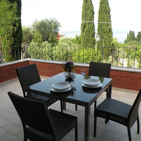 Villa Paradiso Apartment Сирмионе Екстериор снимка