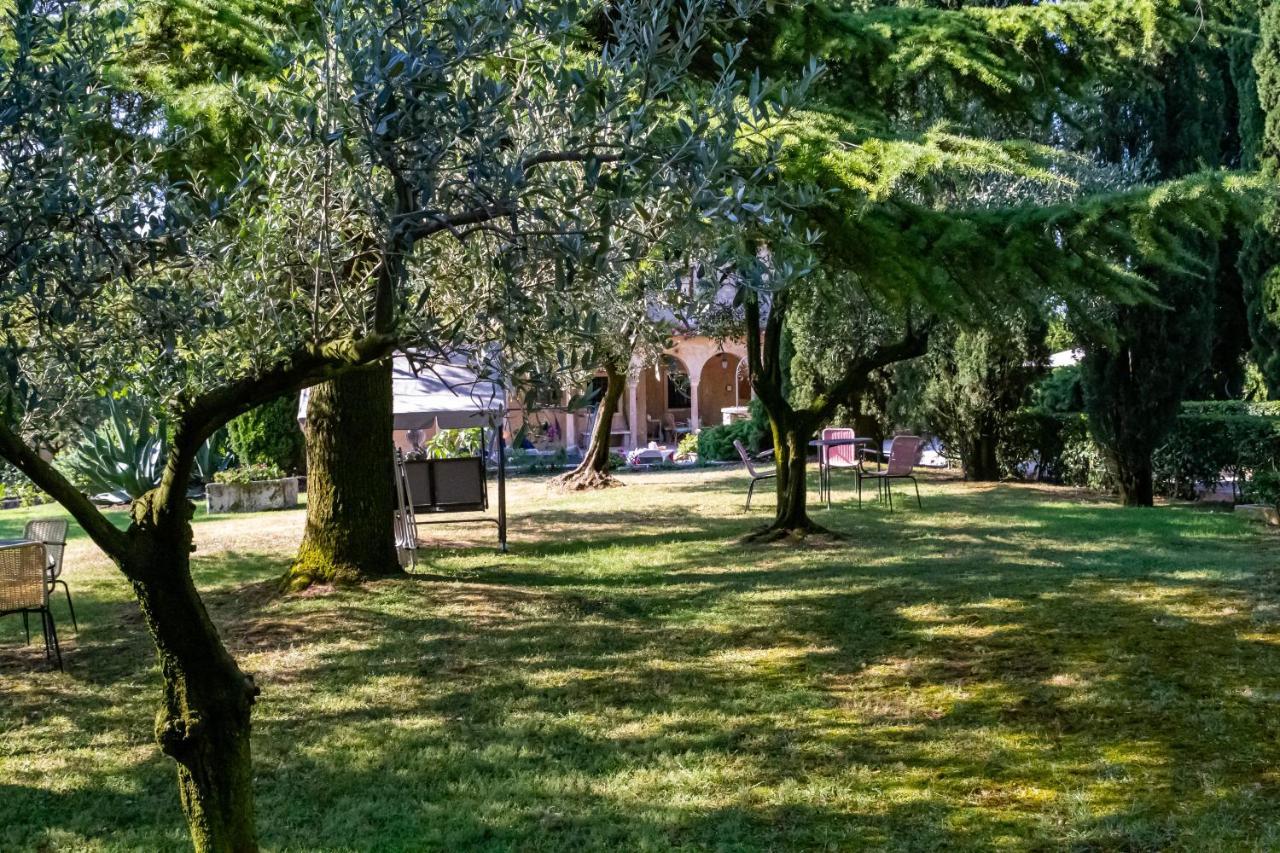 Villa Paradiso Apartment Сирмионе Екстериор снимка