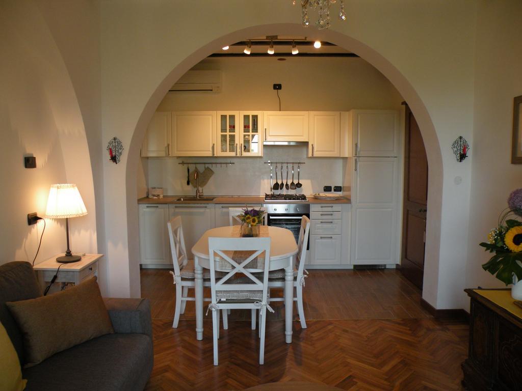 Villa Paradiso Apartment Сирмионе Екстериор снимка